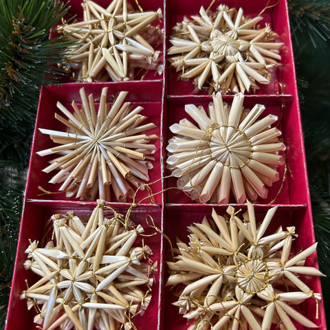 Strohsternsortiment mit Goldfaden